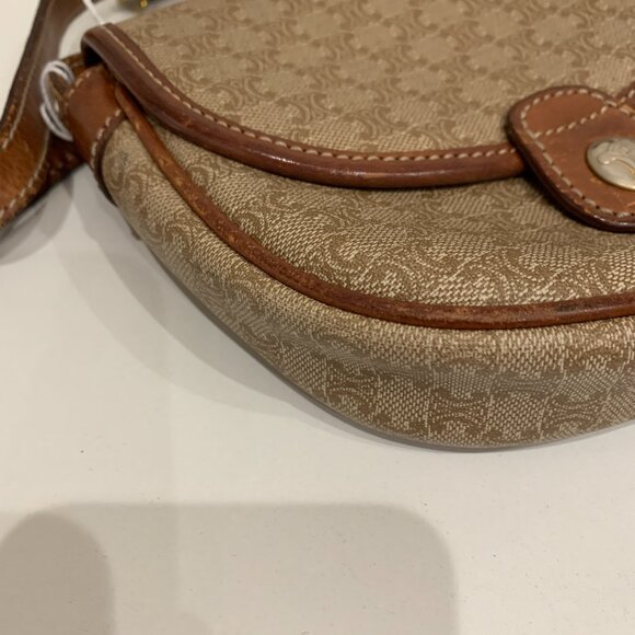 Celine Beige Triomphe Shoulder Bag Sku#84787 (Gently used,strap surface crack) - Picture 4 of 11